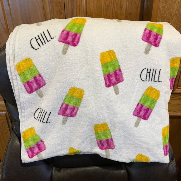 Rae Dunn CHILL Popsicle Printed Beach Towel Bright Colors BRAND NEW!! - Picture 4 of 4